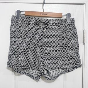 Old Navy Rayon Elastic Waist Drawstring Black and White Shorts -‎ sz L